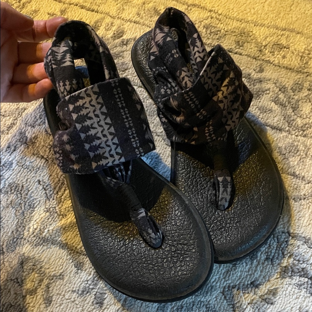 Women’s Sanuk sandals size 7/7.5